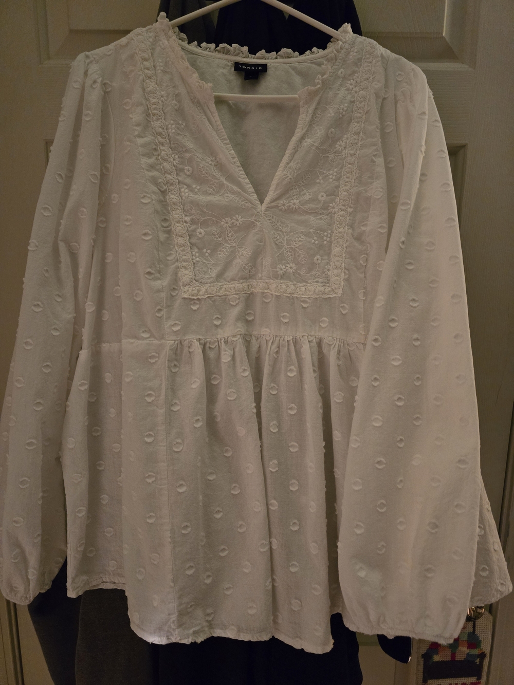 torrid White Swiss Dot Embroidered V-Neck Peasant Tunic